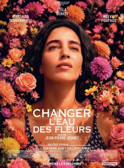 Changer l'eau des fleurs